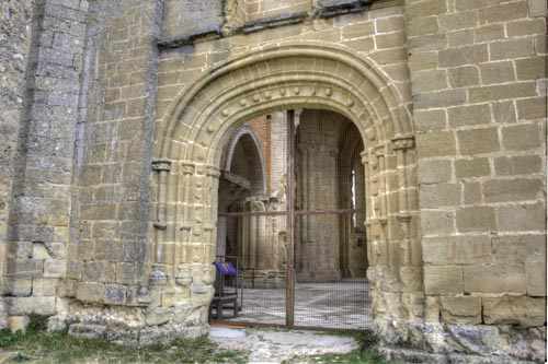 Portada occidental iglesia de Monsalud